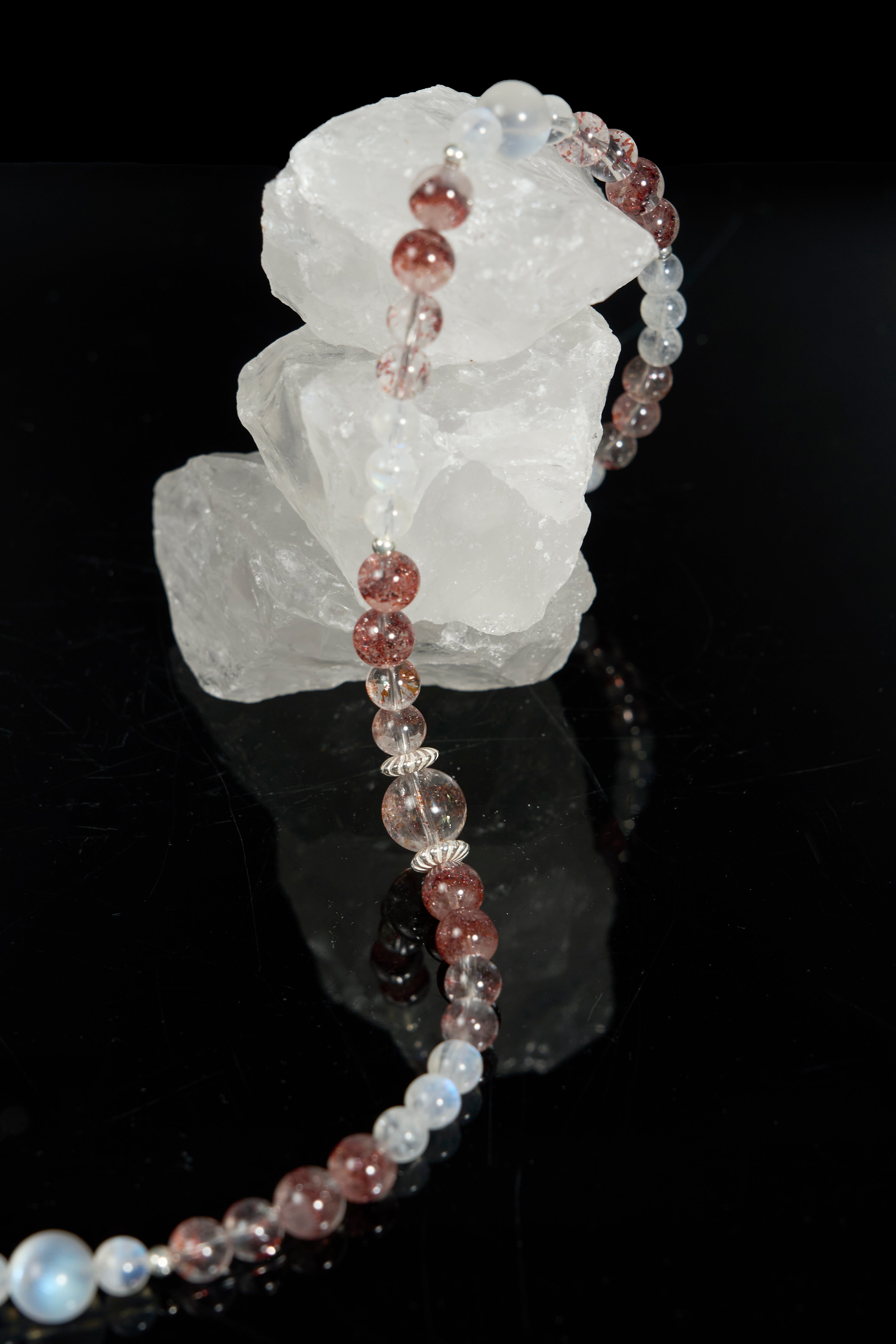 金色草莓石英月光石項鍊